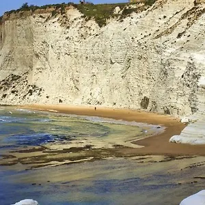 https://sulla-baia-dei-turchi-bed-and-breakfast.sicilyhotelsitaly.net